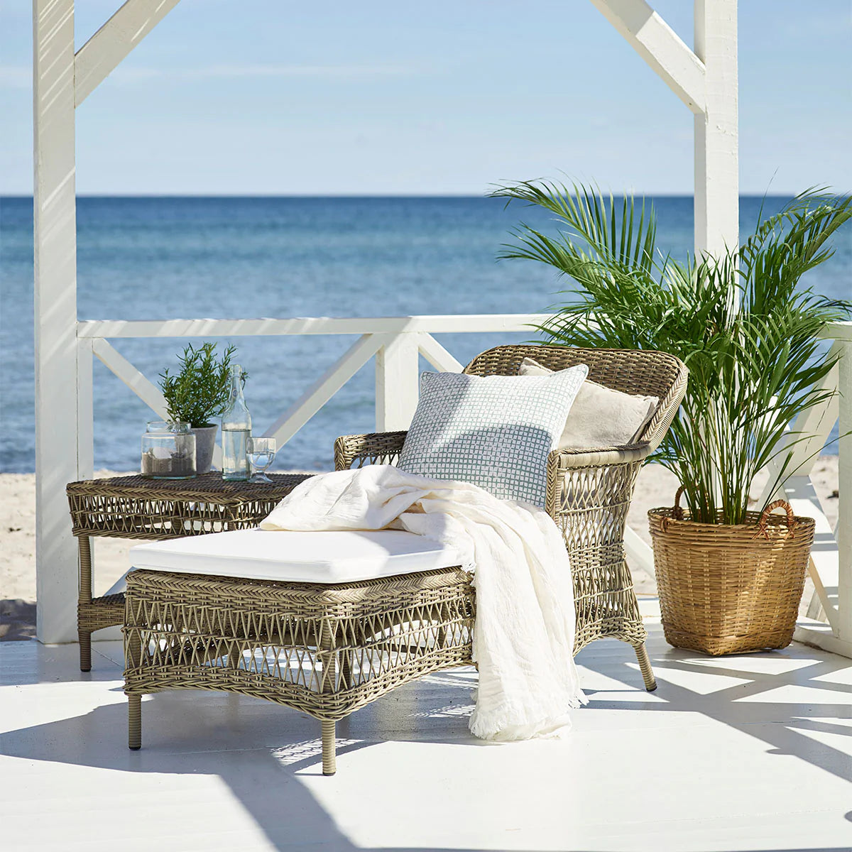 Olivia Exterior Sunbed - Antique Grey