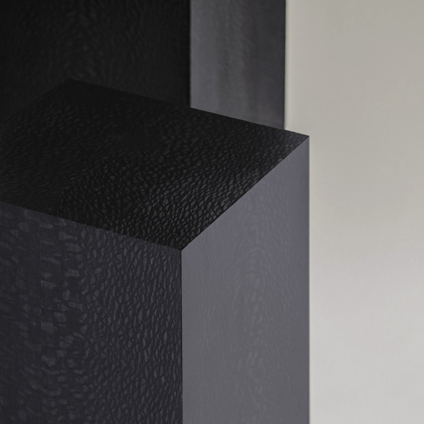 Black Lacewood 90 cm Plinth Column