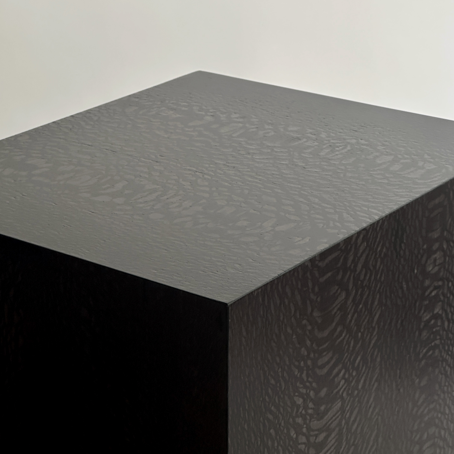 Black Lacewood 90 cm Plinth Column